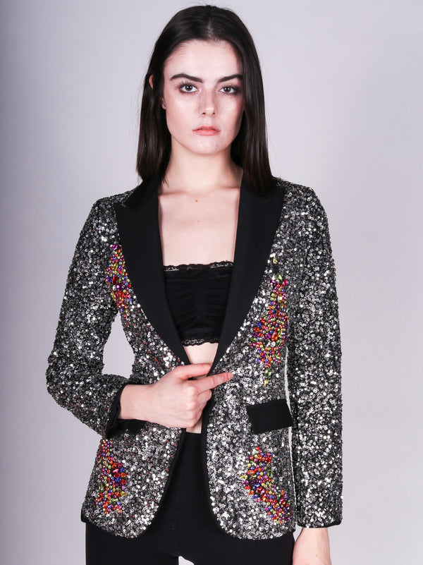 Cualquier chaqueta vieja de hierro con joyas