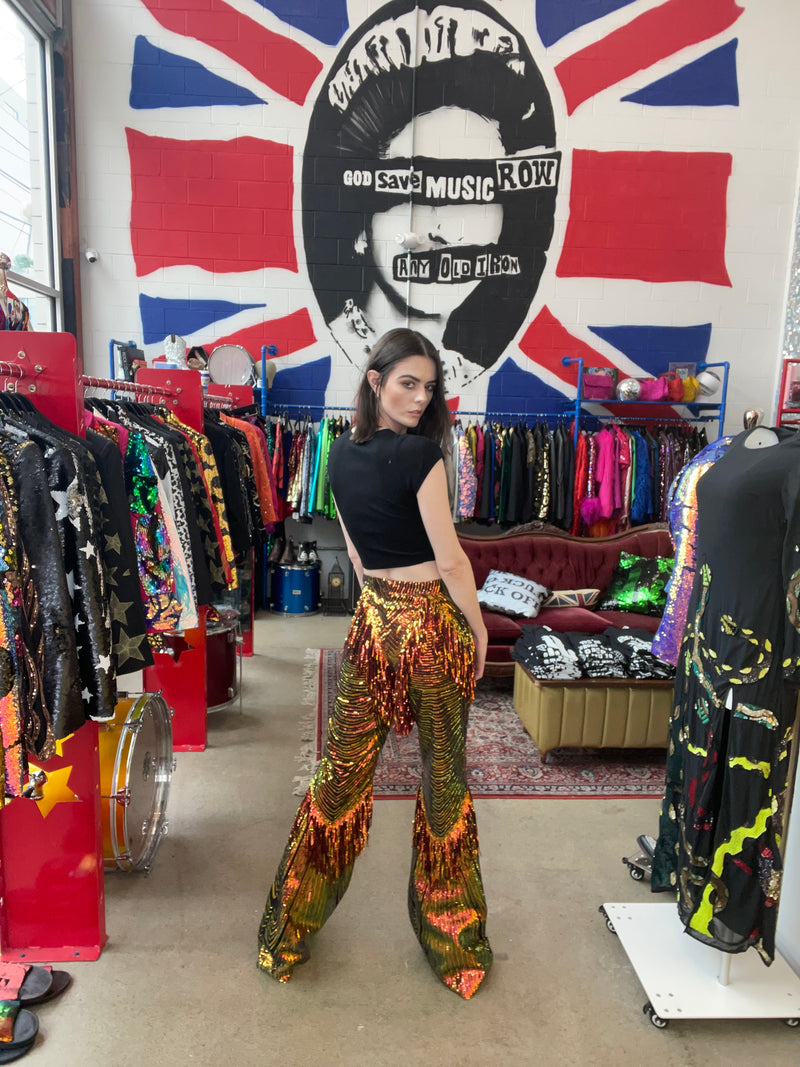 Cualquier pantalón viejo con flecos de óxido de hierro