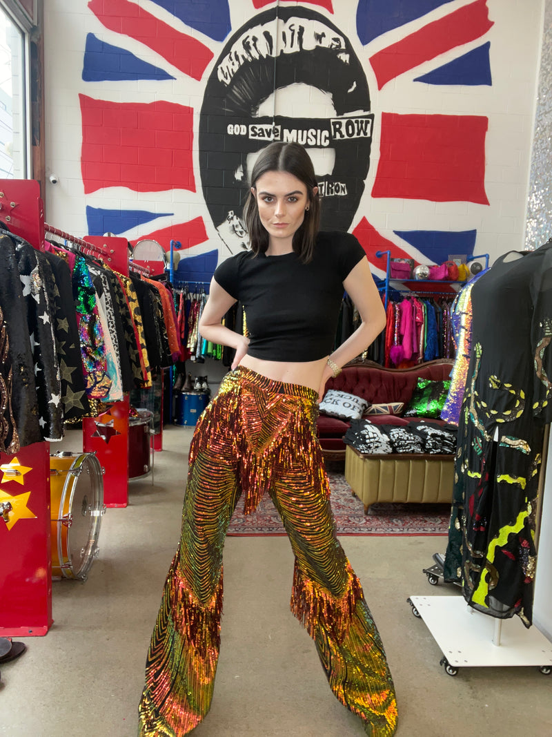 Cualquier pantalón viejo con flecos de óxido de hierro