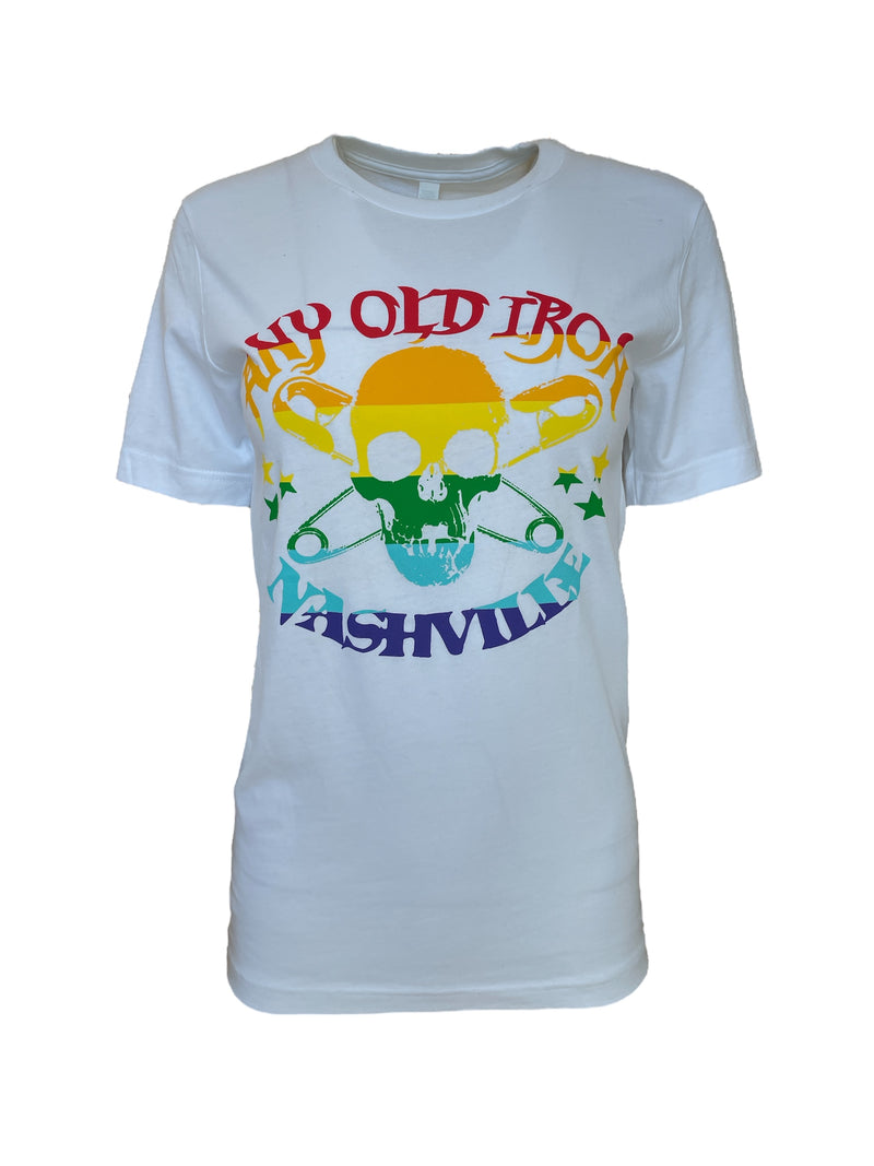 Camiseta blanca con logo de arcoíris de Any Old Iron