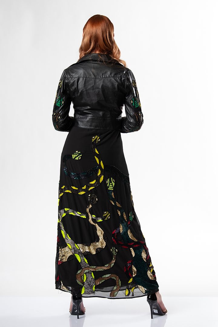 Cualquier viejo vestido de serpiente de hierro