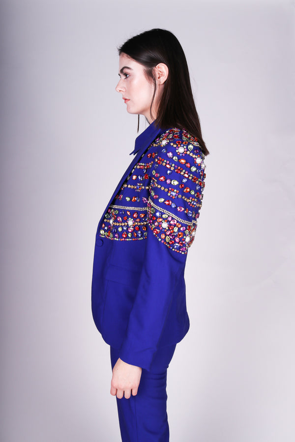Cualquier viejo traje con collar de hierro