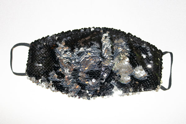 Cualquier cubierta vieja de hierro negro plateado