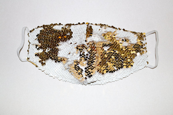 Cualquier cubierta vieja de hierro de color blanco mate a dorado brillante